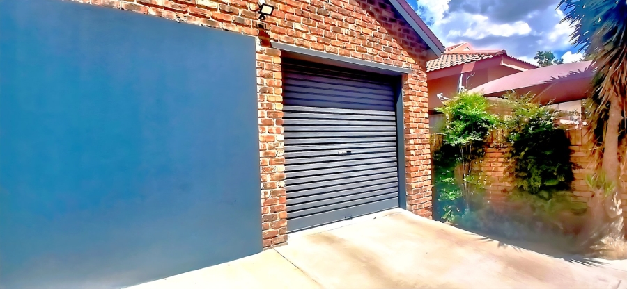 5 Bedroom Property for Sale in Langenhovenpark Free State